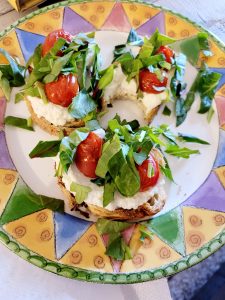 Ricotta garlic bread with veggies