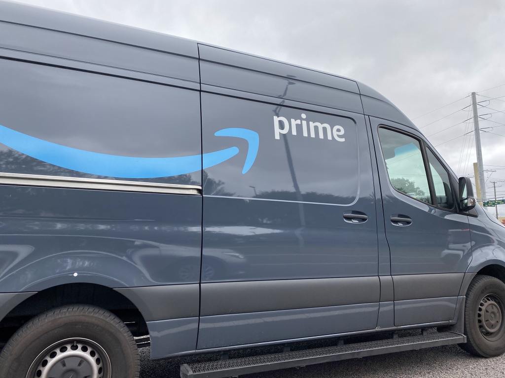 North Carolina Amazon Driver Makes Delivery During Police Standoff